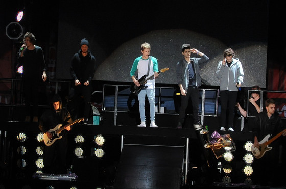 One Direction faz show em São Paulo e bate recorde de público One Direction faz show em São Paulo e bate recorde de público